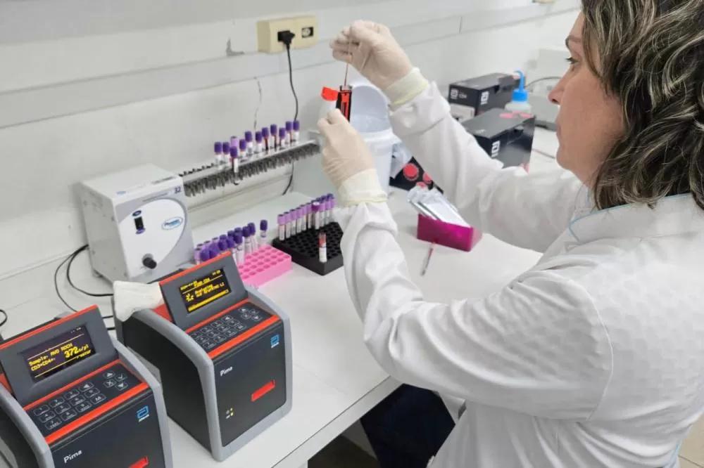 Referência em diagnóstico de HIV, Lepac da UEM realizou mais de 11 mil exames em 2024 Foto: UEM