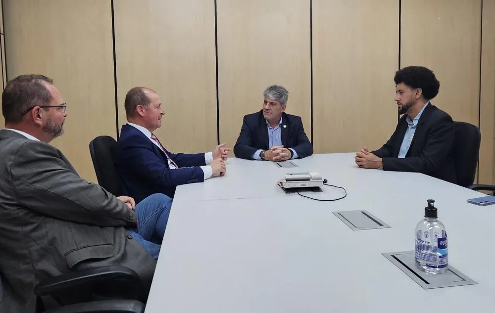 O secretário da Setec, Marcelo Bregagnoli, recebeu Welter e Nègre em Brasília