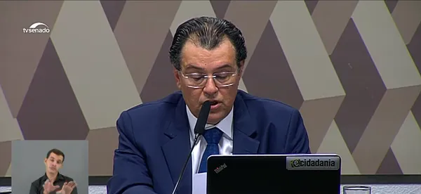 Reforma tributária: relator coloca armas em 'imposto do pecado' e mantém carnes em cesta básica isenta