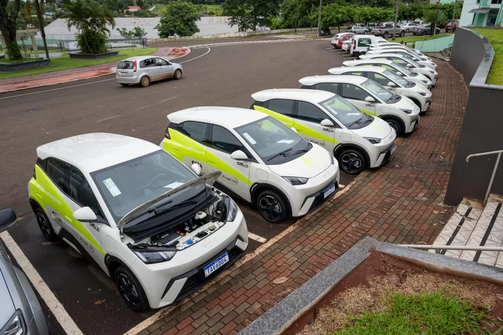 Os dez veículos elétricos foram entregues em Pérola D'Oeste. Fotos: William Brisida / Itaipu Binacional