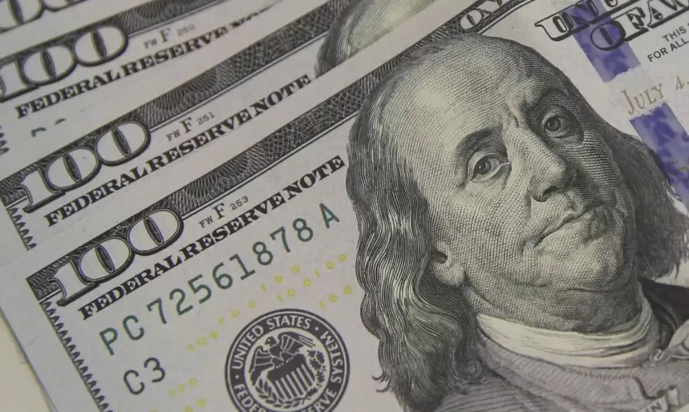 Dólar sobe para R$ 6,08 após iniciar dia em queda