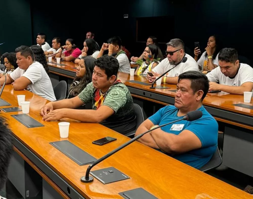  Projeto Opaná representado no I ENAI pelas lideranças Guarani Natalino de Almeida Peres, Celso Japoty Alves e Nazane Martins. Foto: Daniela Herrmann/FLD.