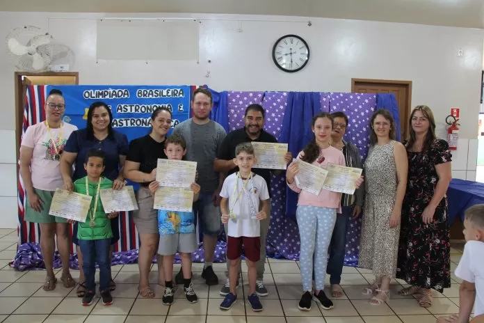 Alunos da Escola Municipal Getúlio Vargas são premiados em competição nacional