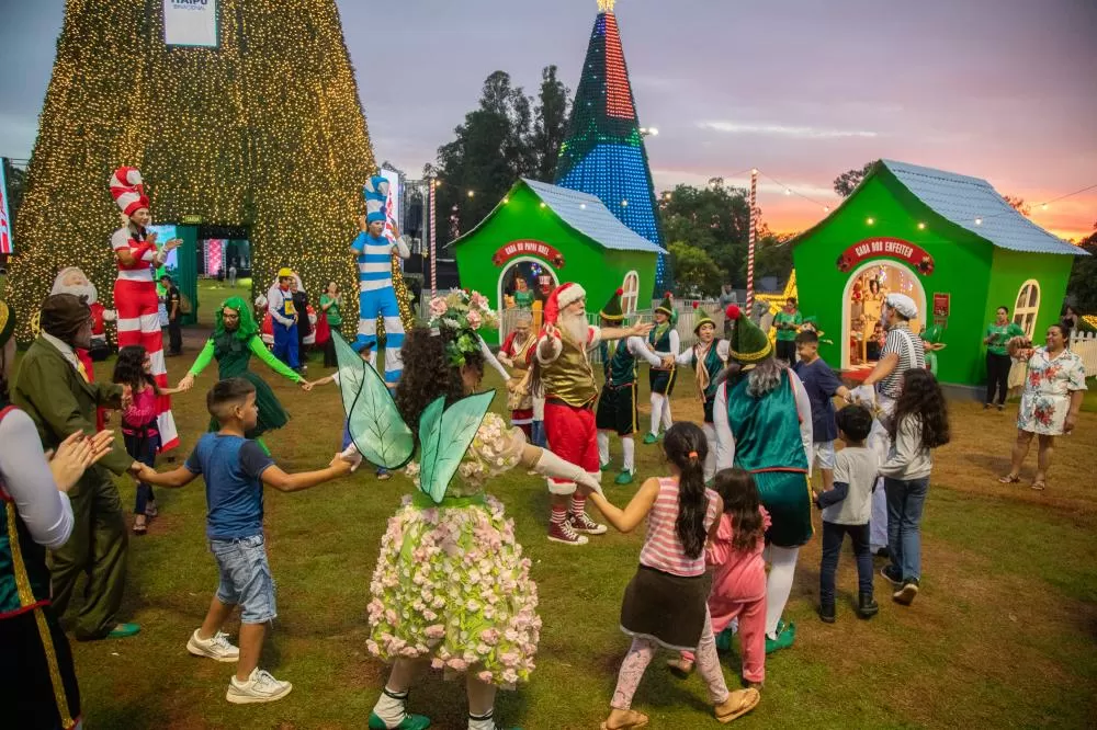 Oficinas de Natal no Gramadão atraem crianças e adolescentes de projetos sociais
