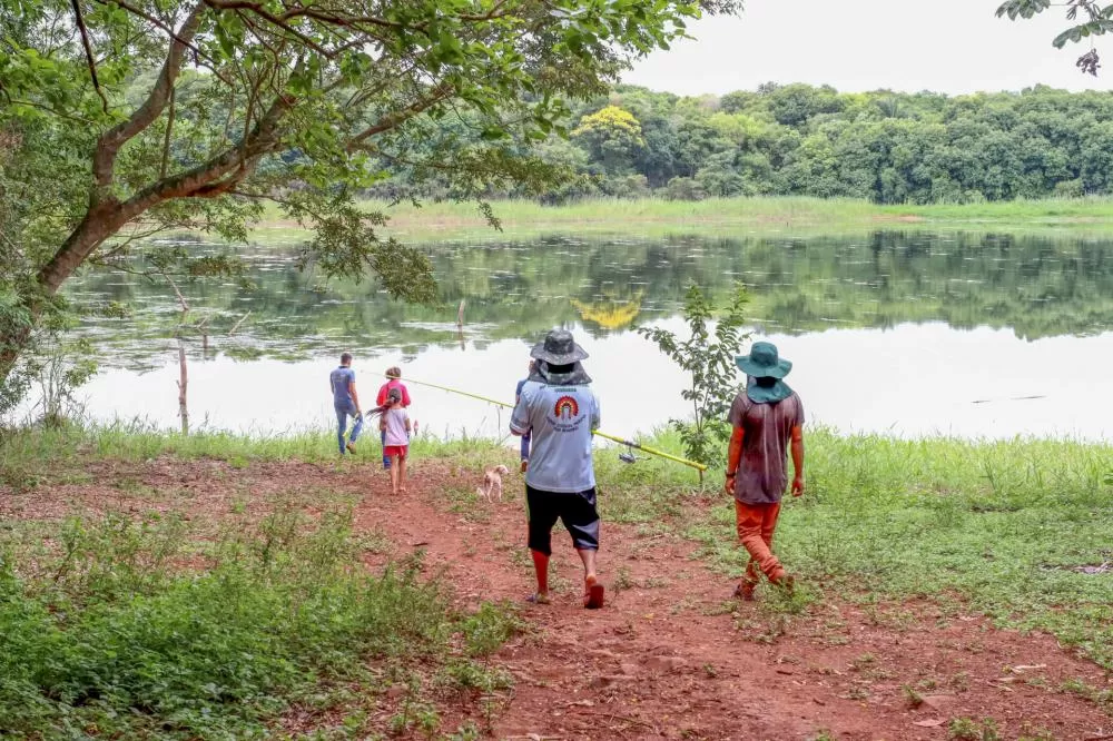 Fotos da entrega de equipamentos a comunidade indígena de Itaipulândia, no Paraná. Fotos: Assessoria FLD