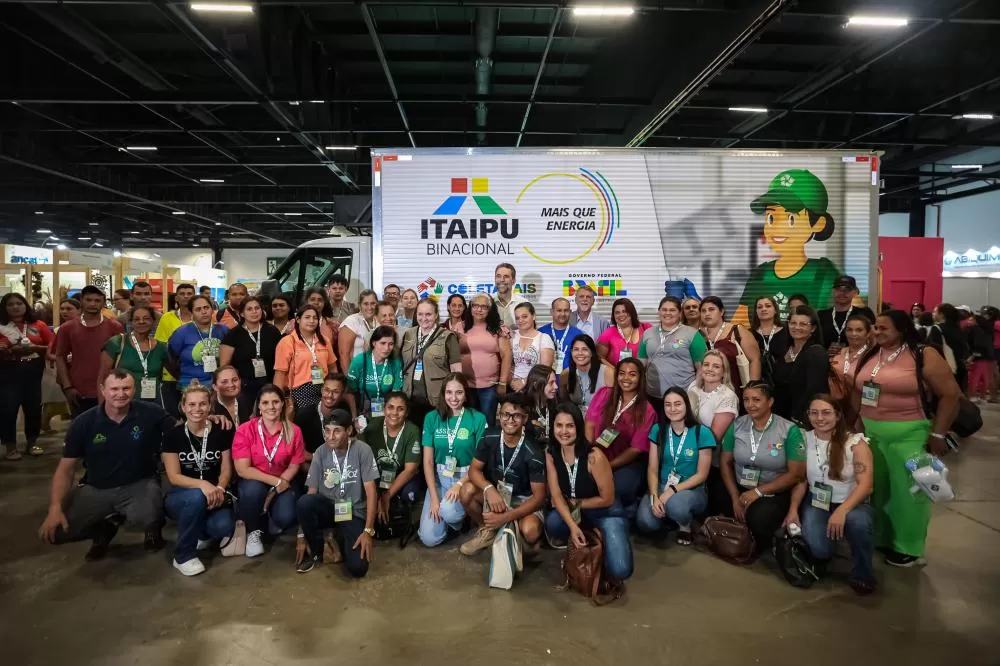 Catadores que fazem parte do programa de Gestão de Resíduos Sólidos da Itaipu que foram para a Expocatadores.. Fotos: Anderson Cardoso Querino.