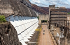 Vista dos condutos forçados e do Edifício da Produção. Foto: Rubens Fraulini/Itaipu Binacional.