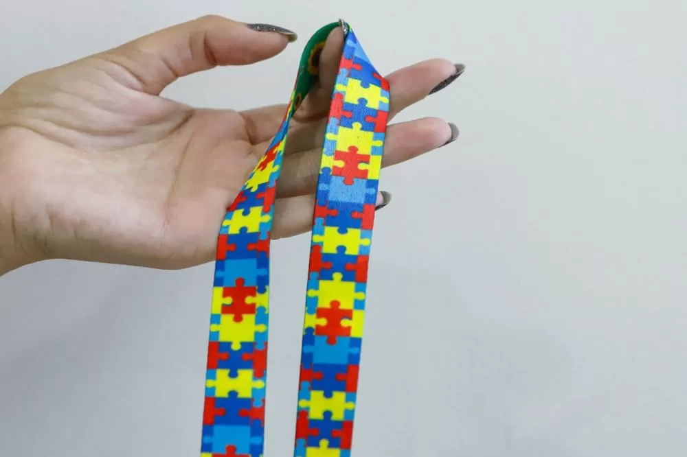 Uma das ações voltada à garantia de direitos foi o mês dedicado à causa de Pessoas Autistas, promovido em abril, pela Secretaria do Desenvolvimento Social e Família. Foram realizados mutirões em todo o Paraná para confecção da Carteirinha da Pessoa com Tr