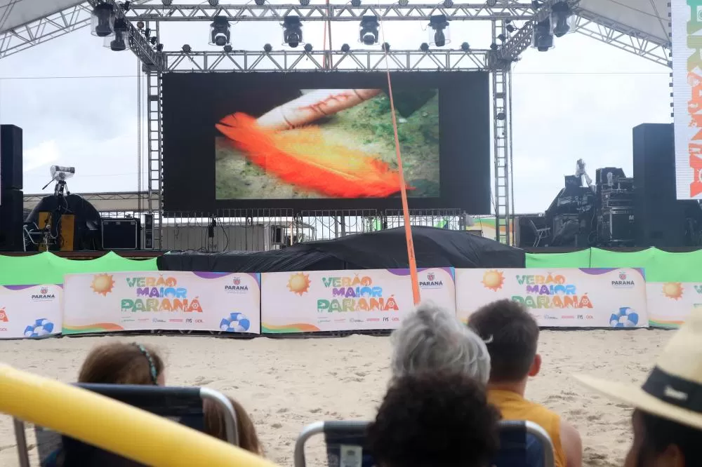 Cinema na Praia garante diversão e educação ambiental a crianças no Verão Maior Paraná Foto: SEES-PR