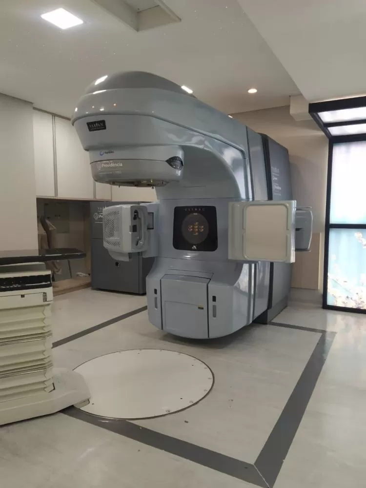 Fotos do novo equipamento e da equipe do hospital nos links ao final do texto. Crédito: Divulgação.