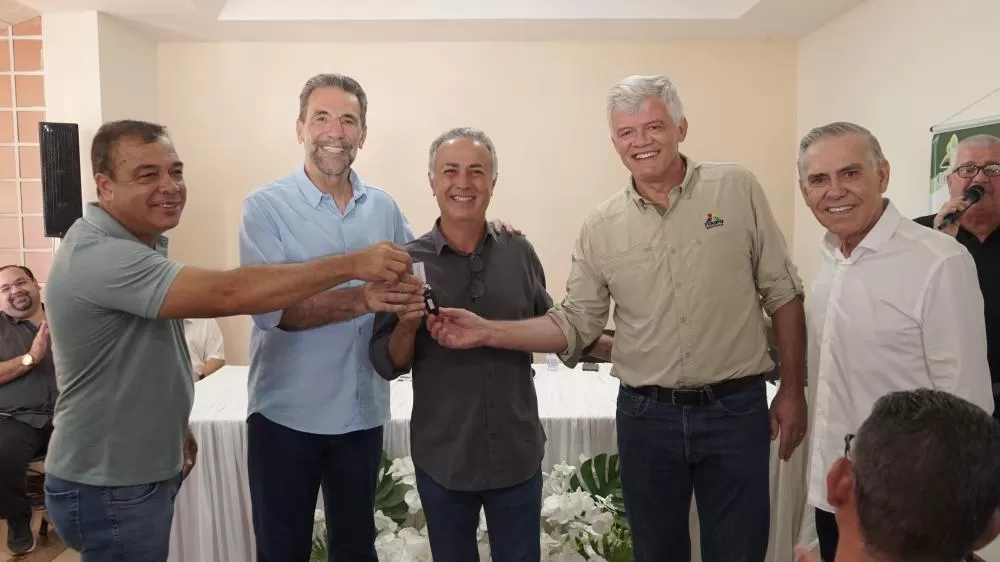 Itaipu entrega 16 veículos elétricos para consórcio de municípios do noroeste do PR