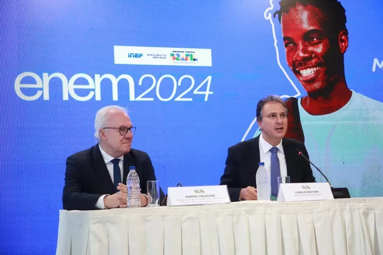 O ministro Camilo Santana durante a coletiva de apresentação dos dados do Enem 2024: efeitos do Pé-de-Meia. Foto: Luis Fortes/MEC