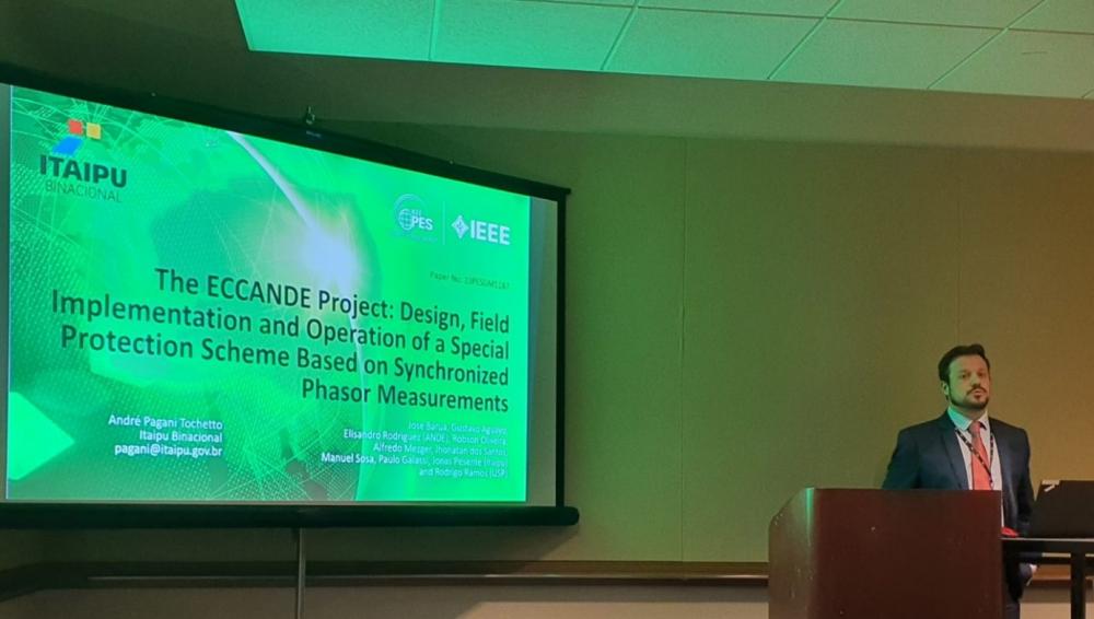 Tochetto durante a apresentação do trabalho. Fotos: Arquivo Pessoal.