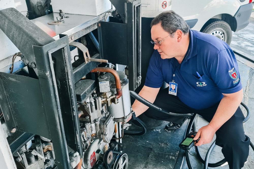 Polícia Civil do Paraná e Ipem interditam duas bombas em posto de combustíveis Foto: IPEM