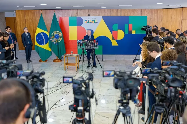 O presidente Lula durante a conversa com jornalistas no Palácio do Planalto. Foto: Ricardo Stuckert / PR