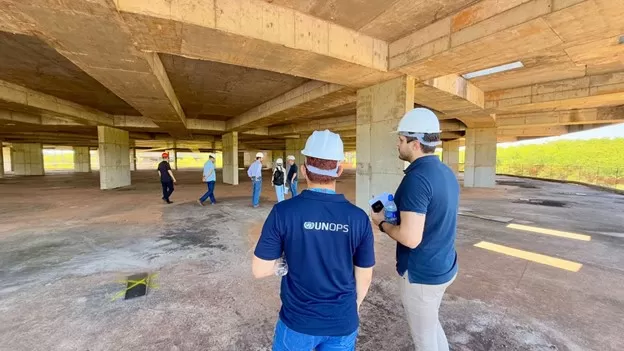 Equipe do UNOPS/ONU durante atividade nas obras do Campus Arandu. Foto: Fernanda Yumi/UNOPS