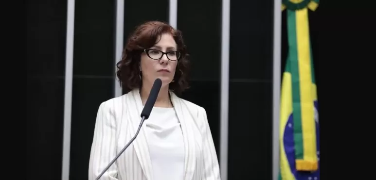 Deputada federal Carla Zambelli (PL-SP) em sessão plenária da Câmara • 22/05/2024 - Zeca Ribeiro/Câmara dos Deputados