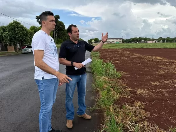 Vice-prefeito e Secretário de Planejamento avaliam projeto do Loteamento Residencial da COHAPAR