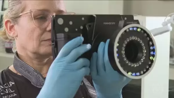 Peritos brasileiros usam tecnologias que permitem identificar criminosos com mais precisão e rapidez — Foto: Jornal Nacional/ Reprodução