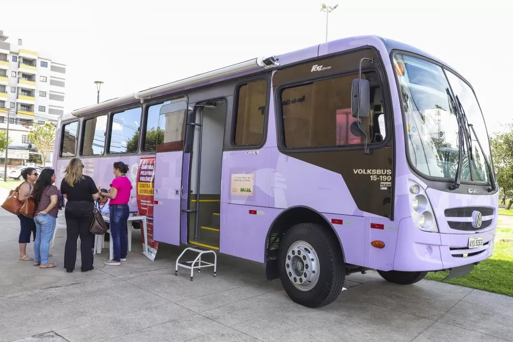 Ônibus Lilás orienta mulheres na Rua da Cidadania do Boqueirão. Foto: Hully Paiva/SMCS Foto: Semipi