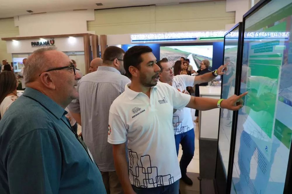 Feira de Serviços do Paraná Mais Cidades orienta gestores para acesso a programas do Estado Foto: Valdelino Pontes/SECID