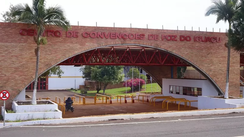 Reunião em Foz do Iguaçu discute futuro do Centro de Convenções