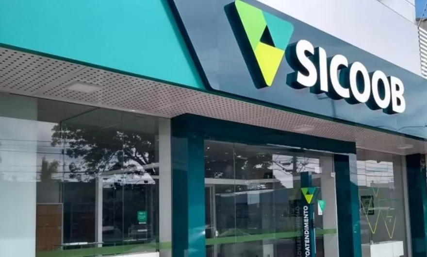 Sicoob cobra “taxas escondidas” e Justiça manda devolver valores