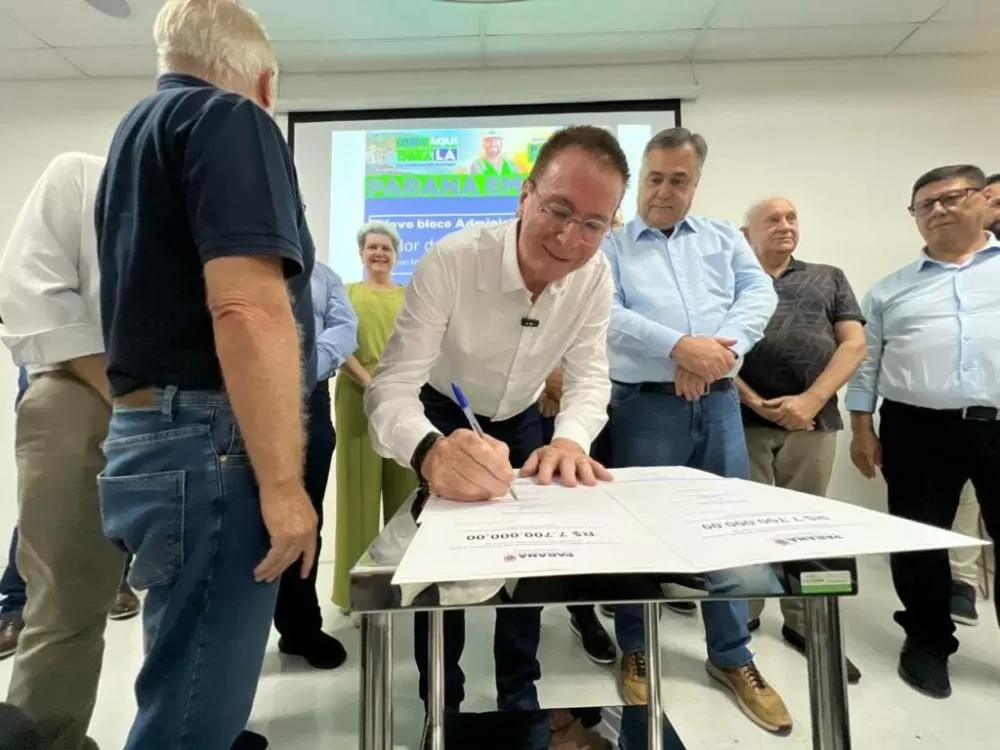 Vice-prefeita professora Lurdinha, prefeito Pedron, secretário de saúde Beto Preto e deputados Traiano e Adão Litro. Foto: Murilo Cesar