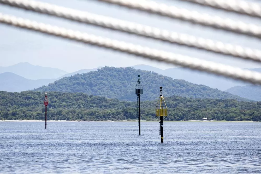 licitação de nova sinalização náutica na Ilha do Mel Foto: Cláudio Neves/Portos do Paraná