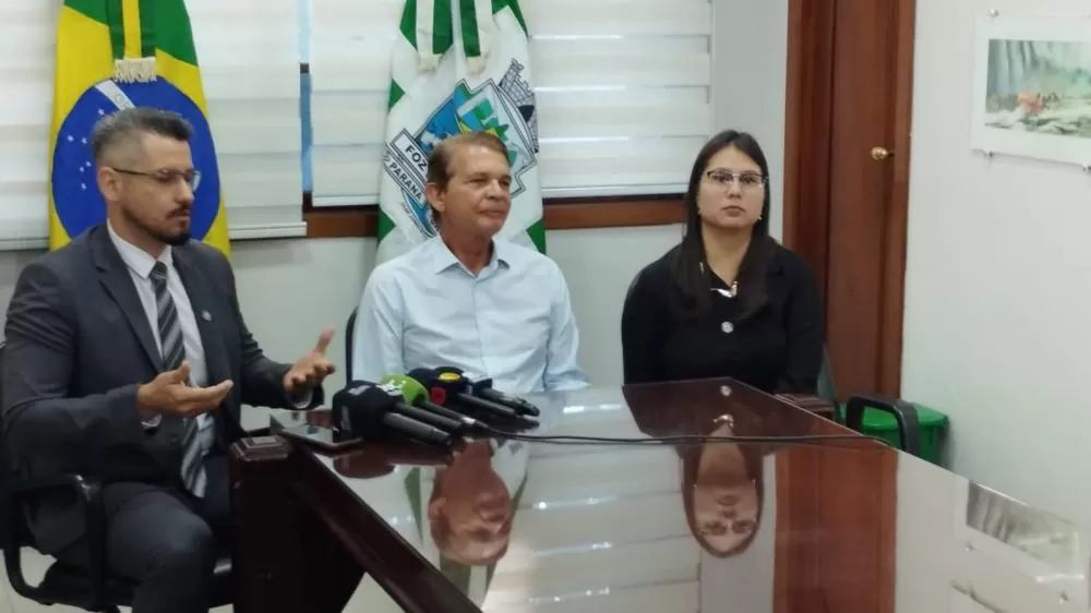 Prefeito Silva e Luna esclarece, em coletiva, os motivos da renovação com a empresa de Transporte Coletivo em Foz