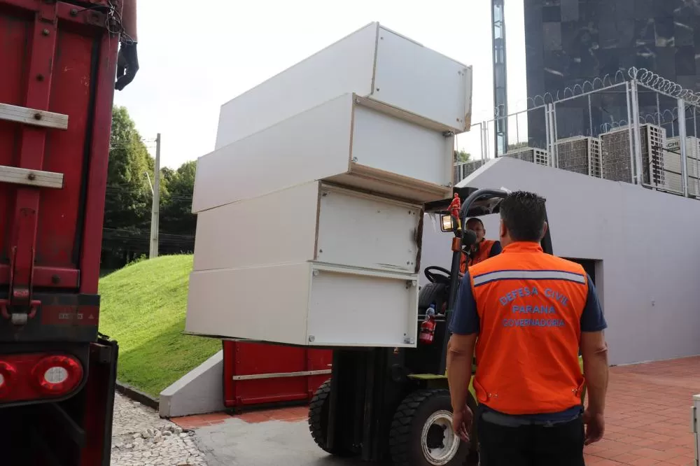 Defesa Civil Estadual envia ao Rio Grande do Sul 1,4 mil itens de escritório doados pelo TCE Foto: Amie Feitosa/Defesa Civil Estadual