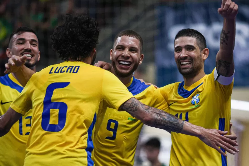 Seleção Brasileira de futsal conquista título com campanha invicta em São José dos Pinhais