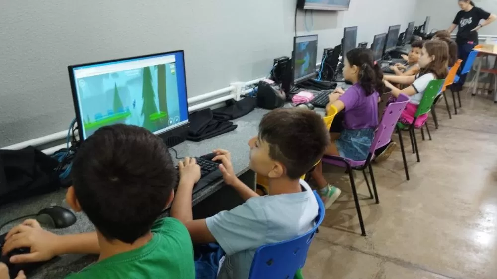 Robótica transforma aprendizado na rede municipal de Foz do Iguaçu