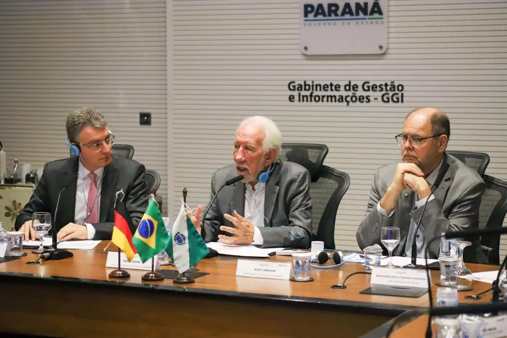 O vice-governador Darci Piana recebeu nesta segunda-feira (17), no Palácio Iguaçu, em Curitiba, uma delegação estado de Baden-Württemberg, da Alemanha, liderada pelo governador do distrito de Ortenau, Thorsten Erny. Foto: Igor Jacinto/Vice-Governadoria