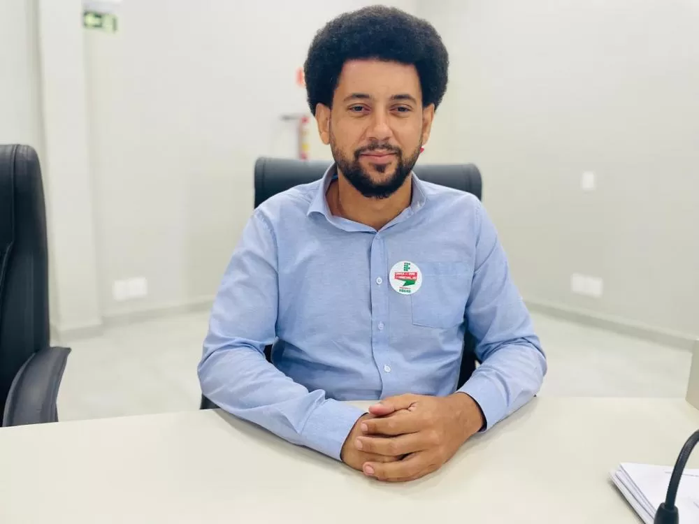 Fernando Nègre requer informações sobre aquisição de lousas digitais para escolas municipais