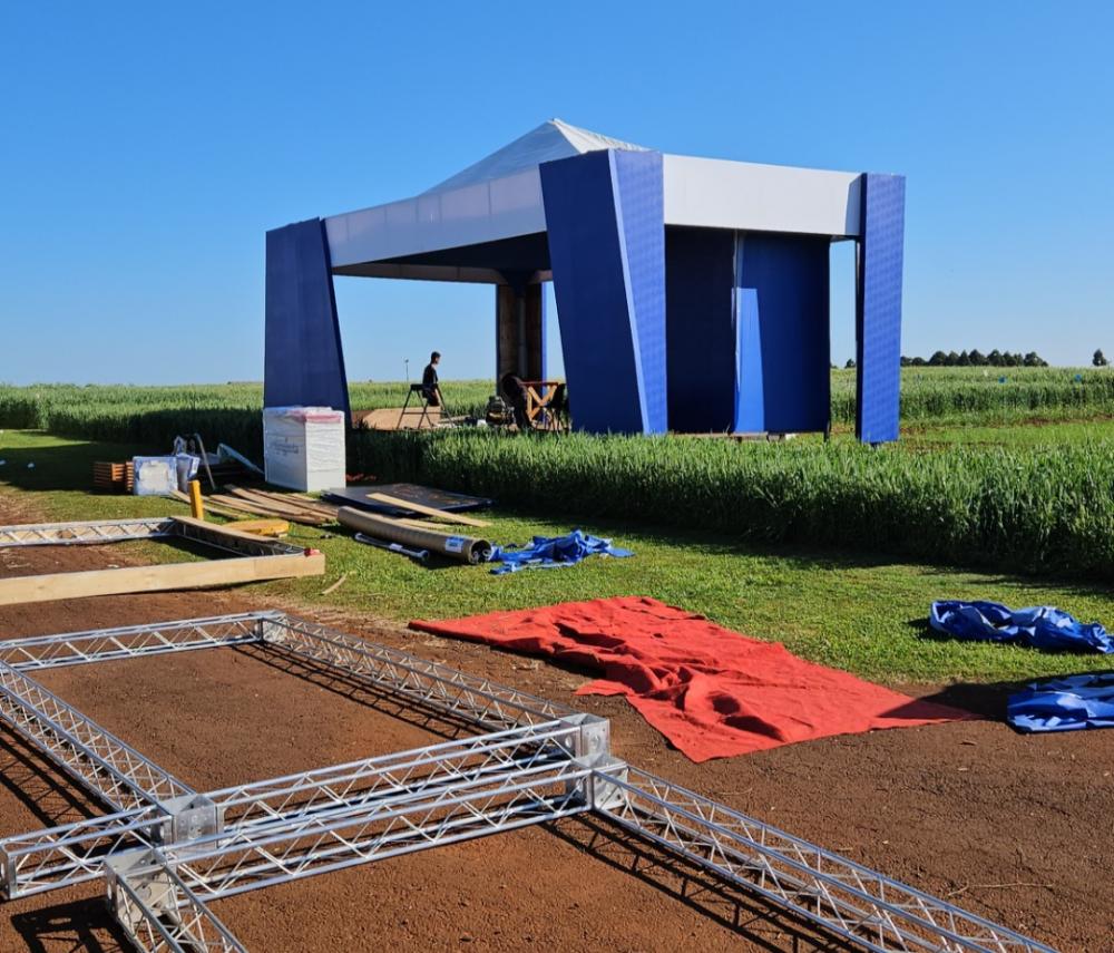 Legenda: Há menos de uma semana do início do evento, preparativos seguem em ritmo forte Crédito: Assessoria