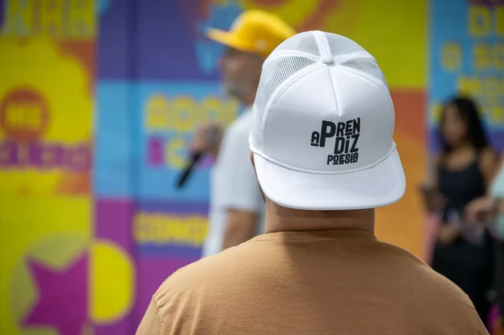 Nesta semana, cerca de 40 jovens aprendizes de Foz do Iguaçu (PR), incluindo participantes do Programa de Iniciação e Incentivo ao Trabalho (PIIT) da Itaipu Binacional, estão envolvidos na quinta edição do projeto de arte-educação AprenDIZ Poesia. A inici