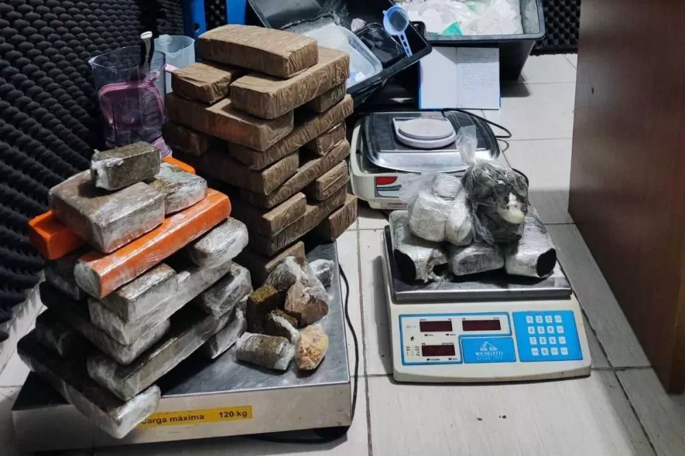 PMPR fecha laboratório de drogas na Região Metropolitana de Curitiba Foto: PMPR