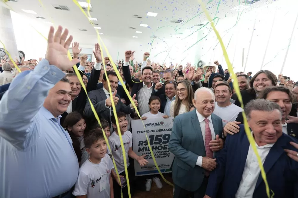 Ratinho Junior assina repasse de R$ 159 milhões para políticas da criança e do adolescente Foto: Geraldo Bubniak/AEN