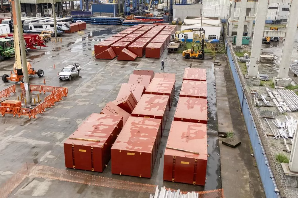 Porto de Paranaguá recebe grandes estruturas metálicas do Exército Foto: Claudio Neves/Portos do Paraná