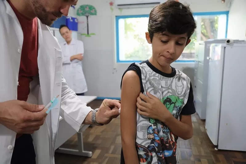 Secretaria de Saúde inicia campanha de vacinação nas escolas e Cmeis