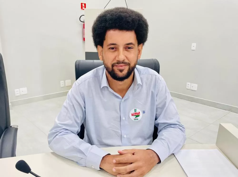 Fernando Nègre propõe cobertura no acesso à quadra esportiva da Escola Municipal Júlia Wanderley