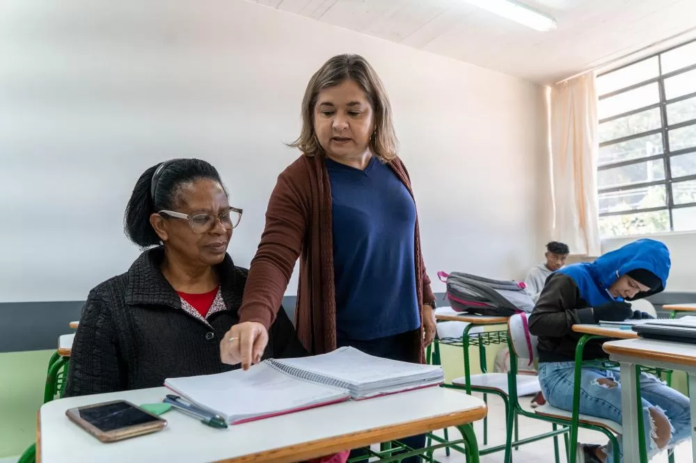 Aulas gratuitas nas escolas estaduais: inscrições para o Alfabetiza Paraná vão até 15 de maio