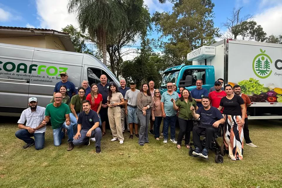 Cooperativa recebe do Estado veículos para fortalecer entrega de alimentos escolares Foto: Luana Fernandes da Silva/SEAB