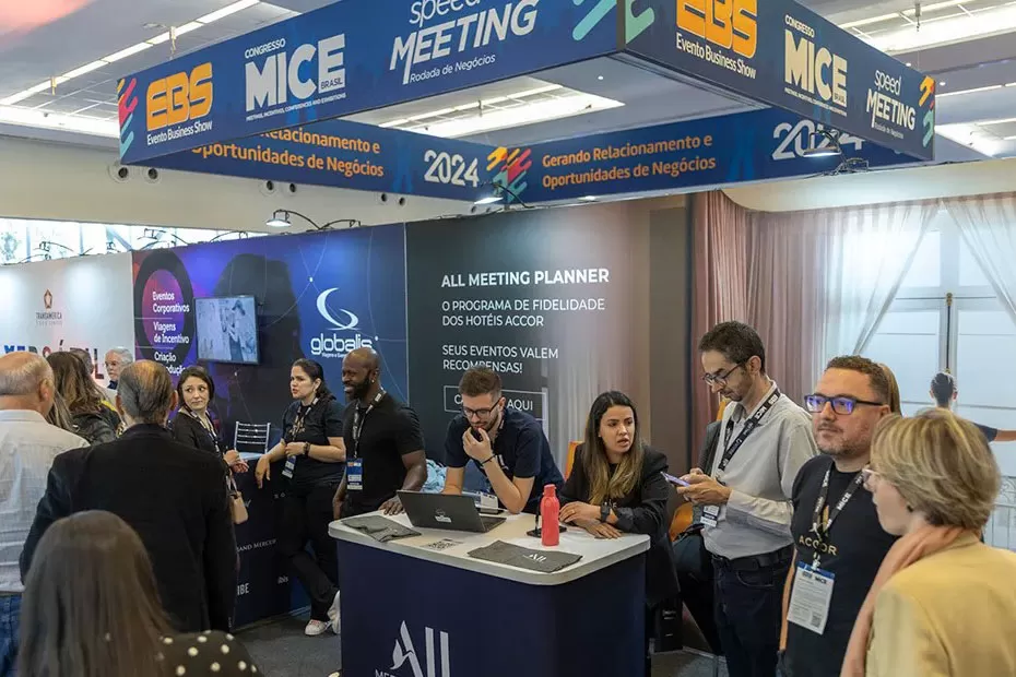 Estado convida empresários a participarem de eventos em estande do Viaje Paraná