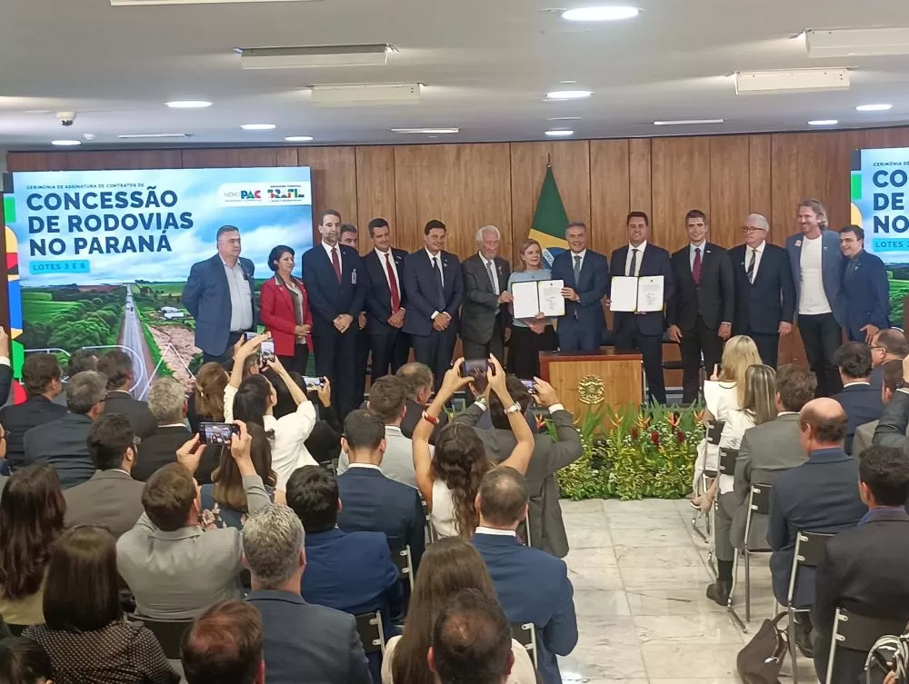 Com R$ 36 bilhões em obras, contratos dos lotes 3 e 6 das rodovias paranaenses são assinados Foto: Jonathan Campos/AEN