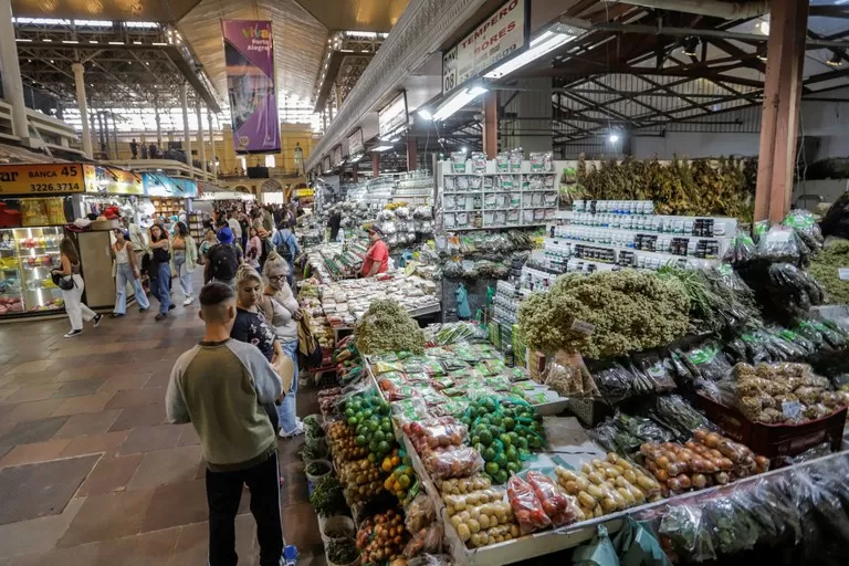 A maior parte dos financiamentos do BNDES atendeu micro, pequenas e médias empresas: R$ 14,2 bilhões aprovados em 9.443 operações. Foto: Agência Brasil