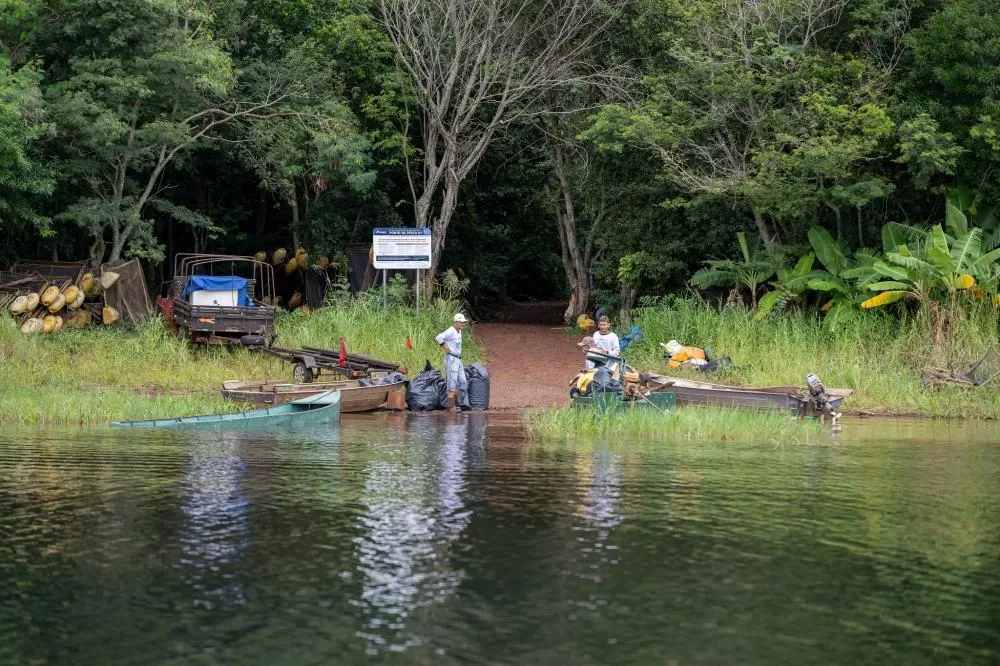Parceria entre Itaipu e pescadores já retirou mais de 12 toneladas de lixo do reservatório da usina