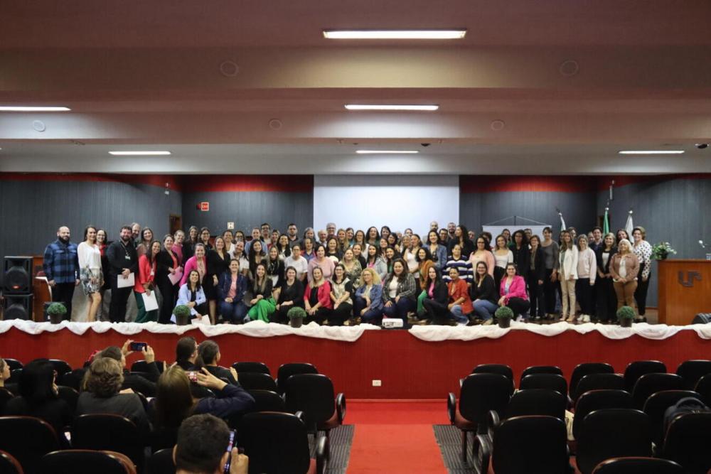 Educadores de Toledo debatem e validam Referencial Curricular Próprio