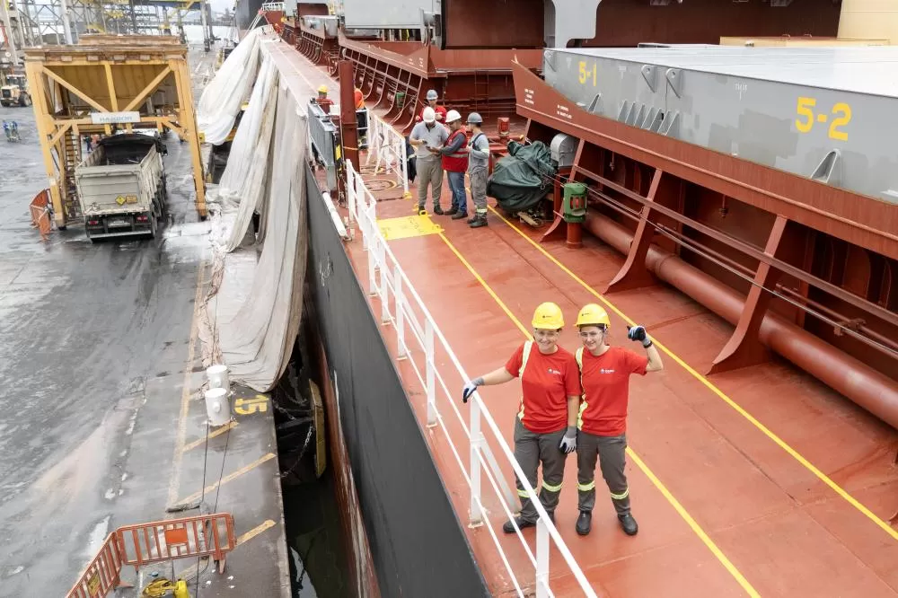 Mulheres quebram barreiras: Porto de Paranaguá tem as duas primeiras estivadoras Foto: Claudio Neves/Portos do Paraná